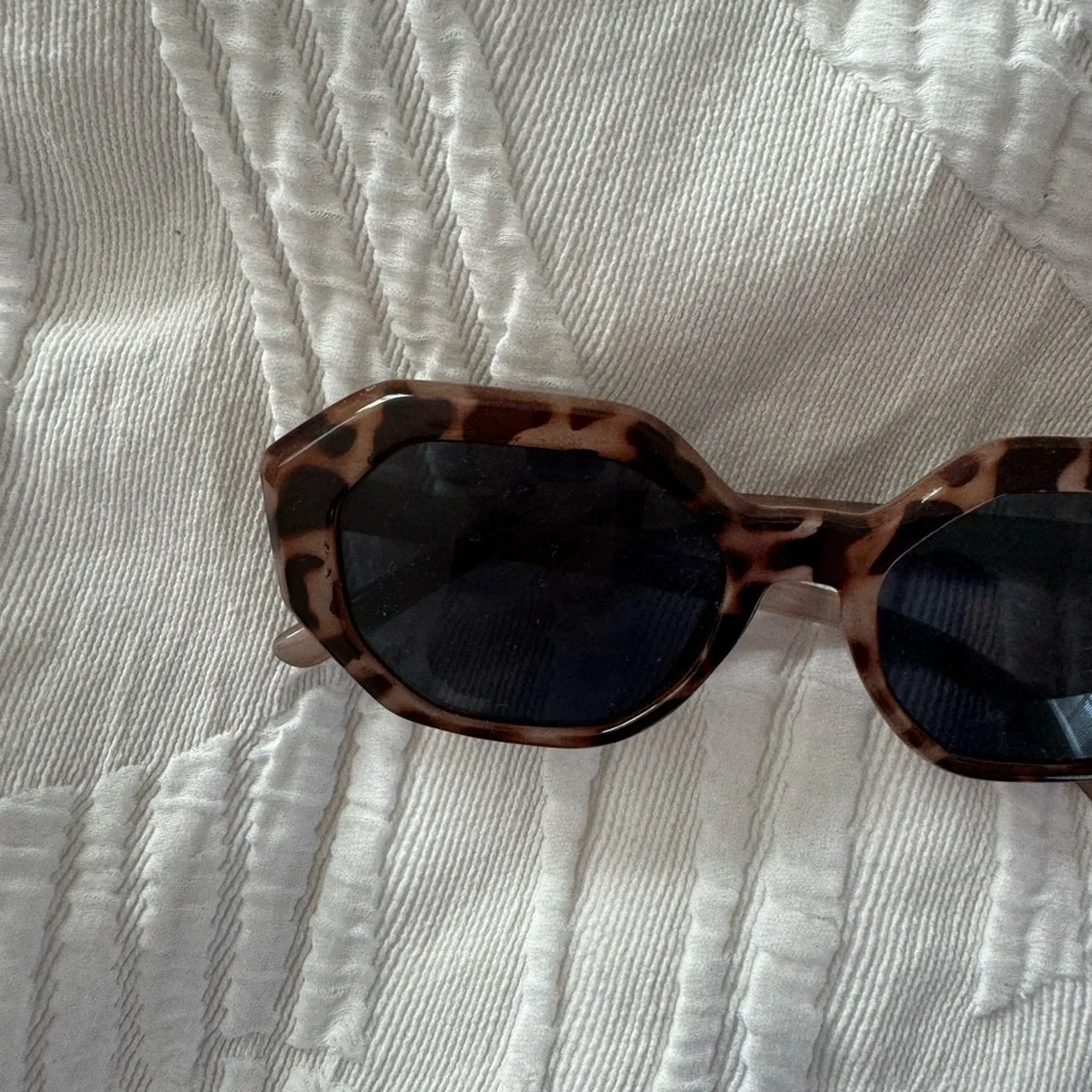 Zara hexagonal sunglasses
